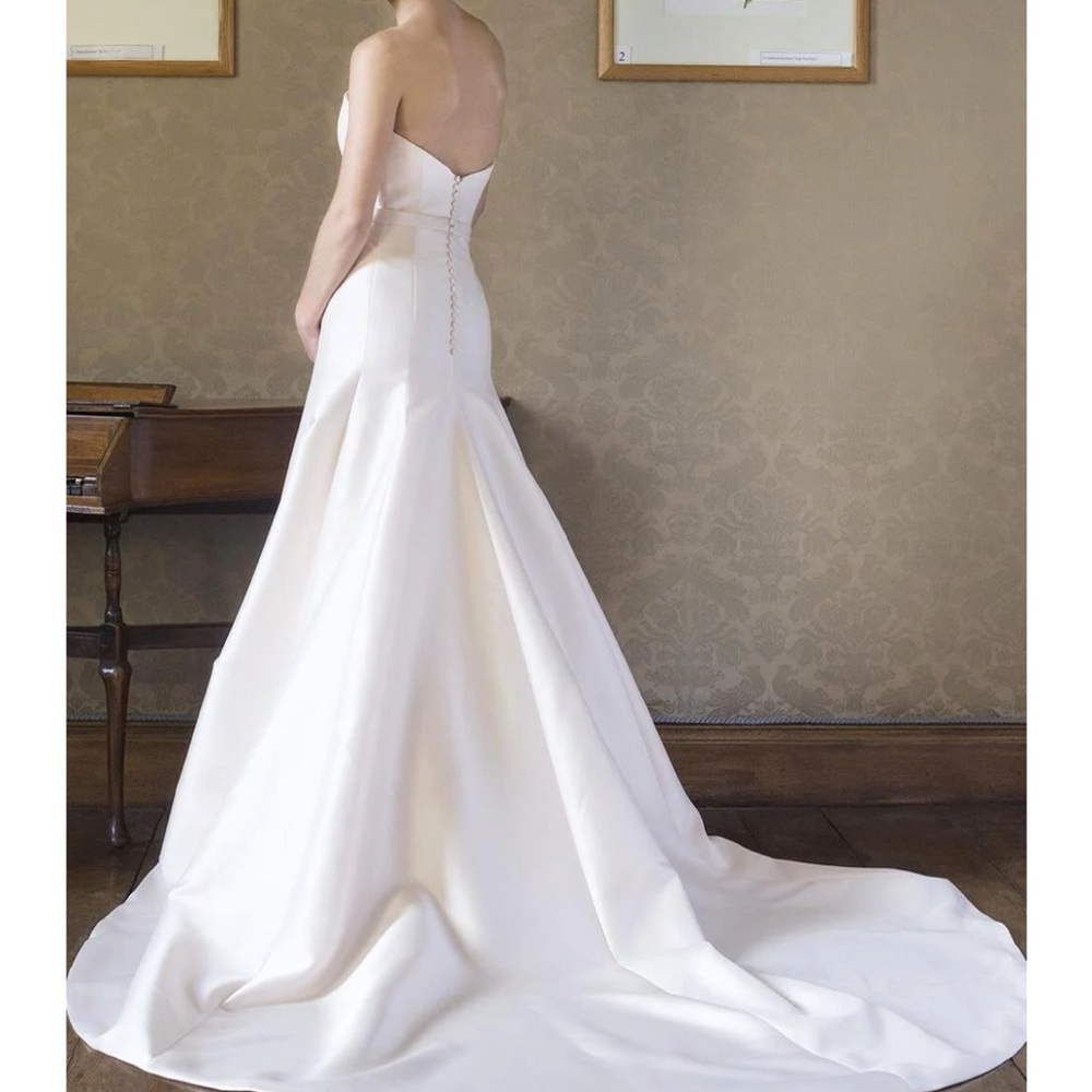 Elegant White Strapless Wedding Dress - Picture 12 of 14